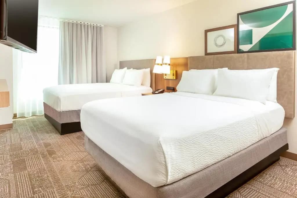 2 Bedrooms Sextuple Suite