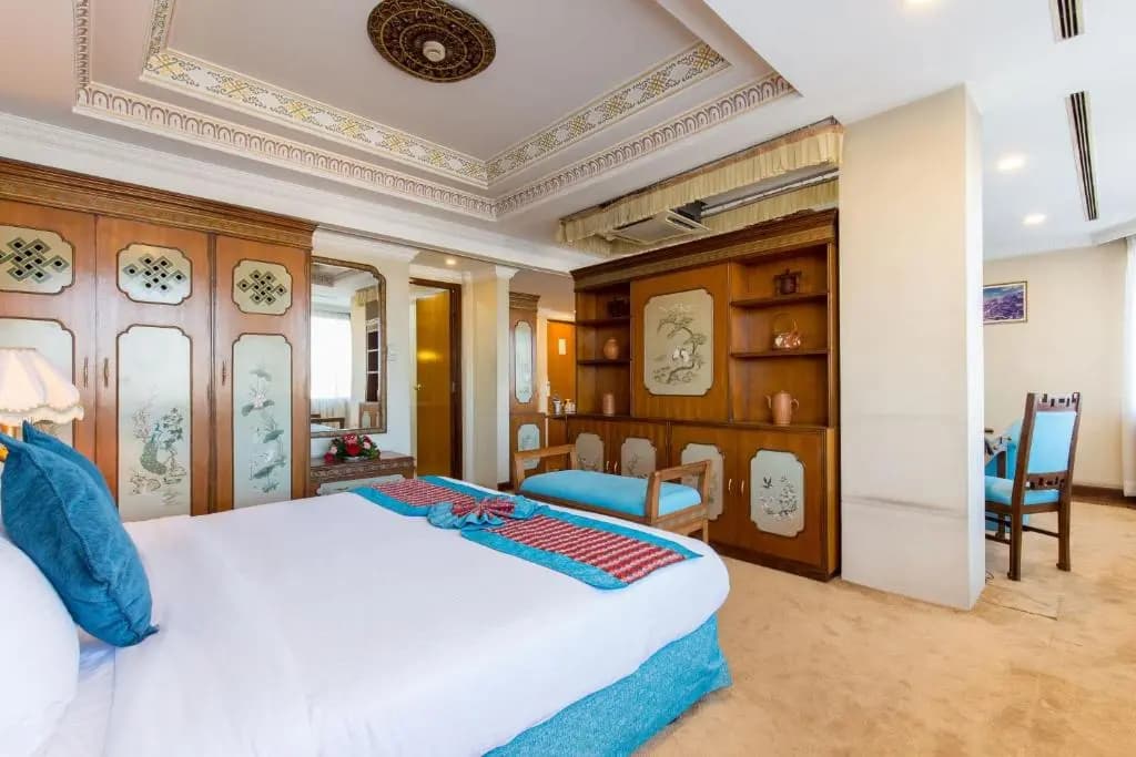 Deluxe Suite