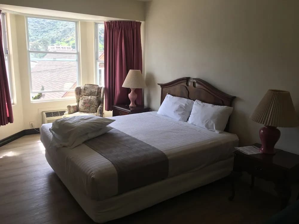 Standard Double room with partial ocean view full double bed