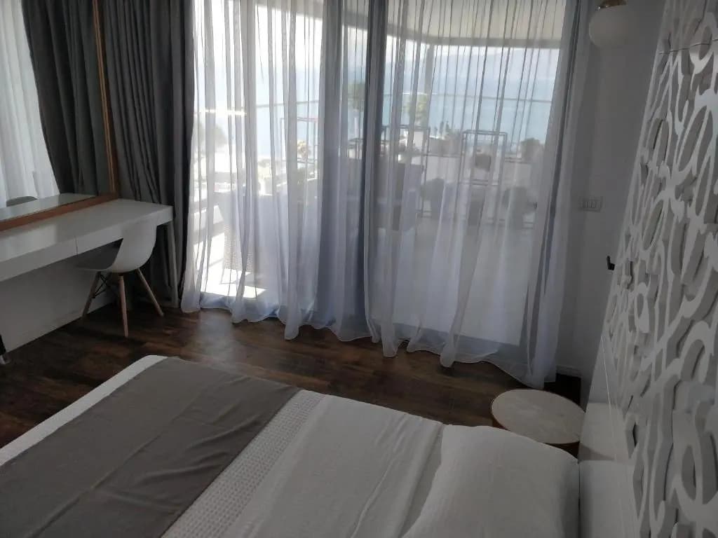 Deluxe Double room with partial sea view full double bed