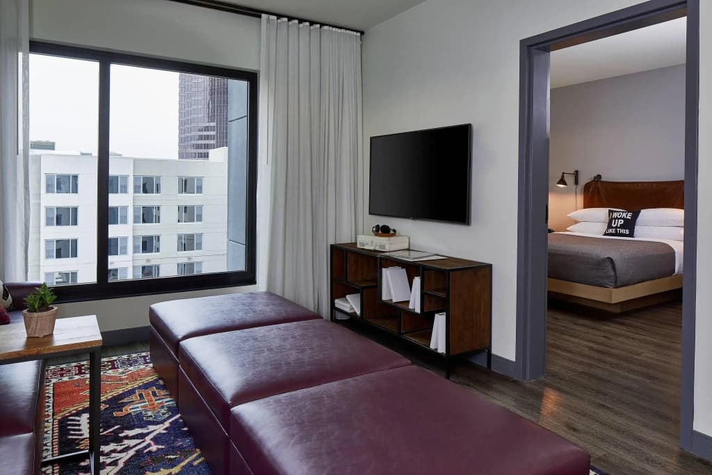 2 Bedrooms Quadruple Suite with courtyard view
