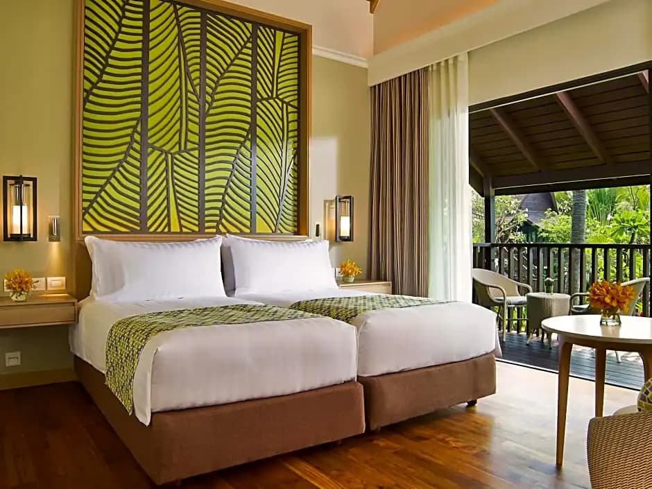 Deluxe Double room with pool view twin beds