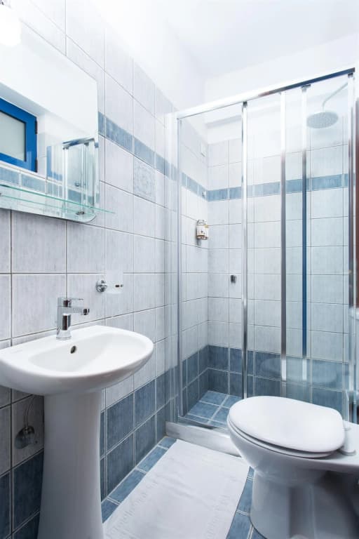 Superior Double room with pool view full double bed