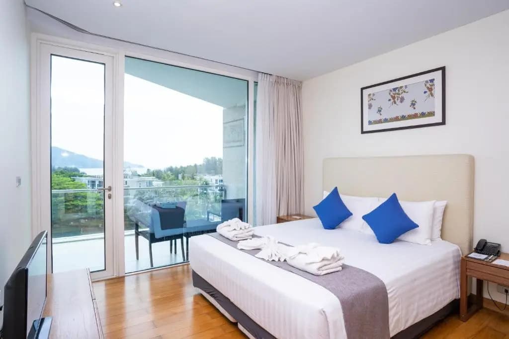 Deluxe Double room with balcony full double bed