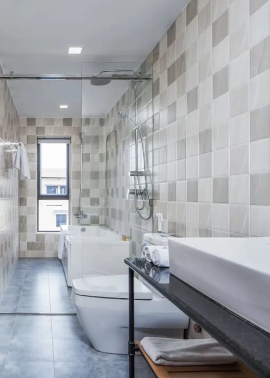 Deluxe Triple room with balcony and with city view