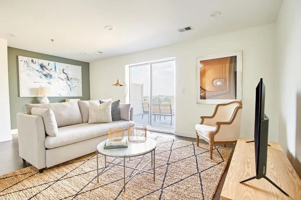 2 Bedrooms Apartment