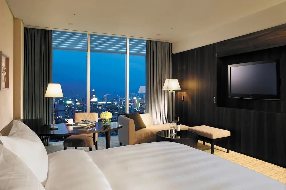 Double Suite full double bed