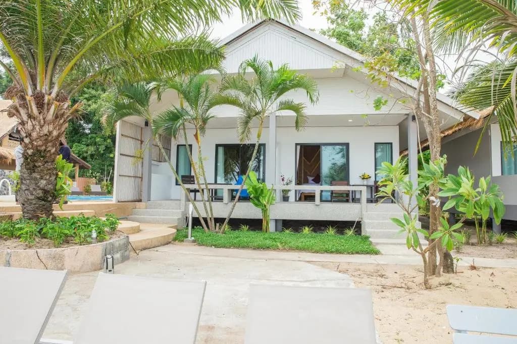 Deluxe Villa beachfront