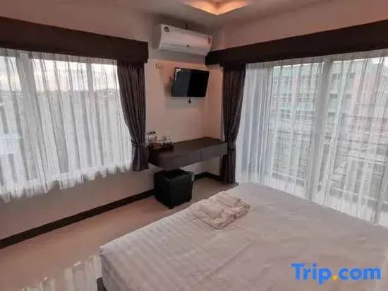 Standard Double room with city view full double bed