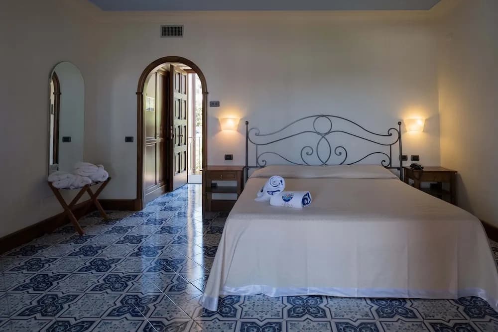 Comfort Double room with balcony and with garden view full double bed