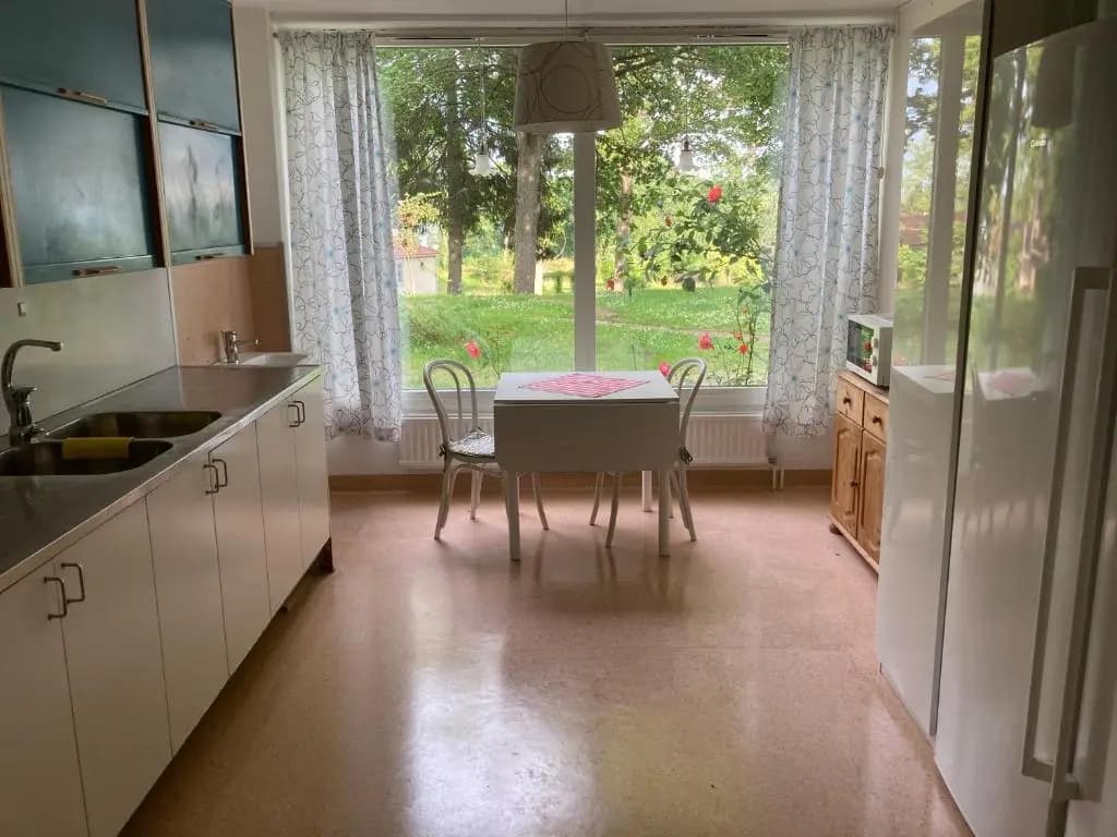 Economy room