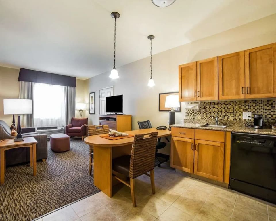 Double Suite full double bed