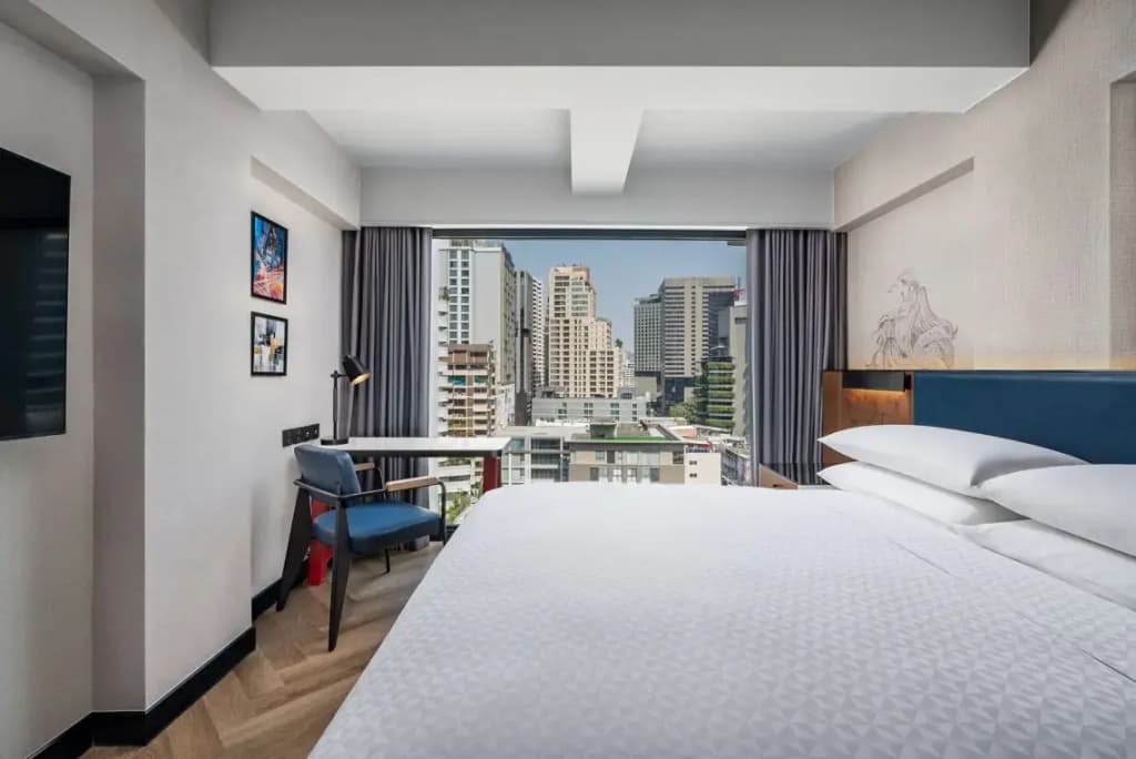 Deluxe Double room with city view full double bed