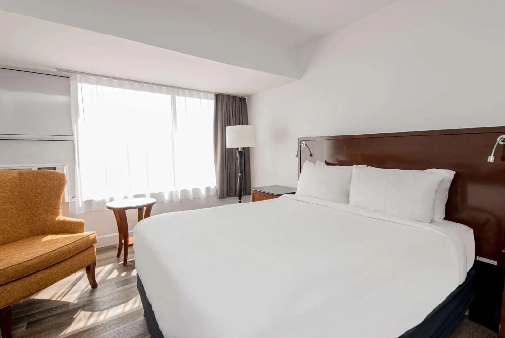 Double Suite full double bed