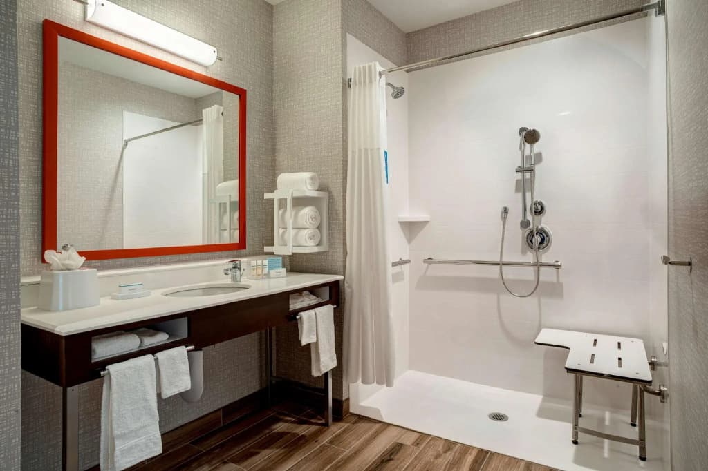 Double Suite full double bed