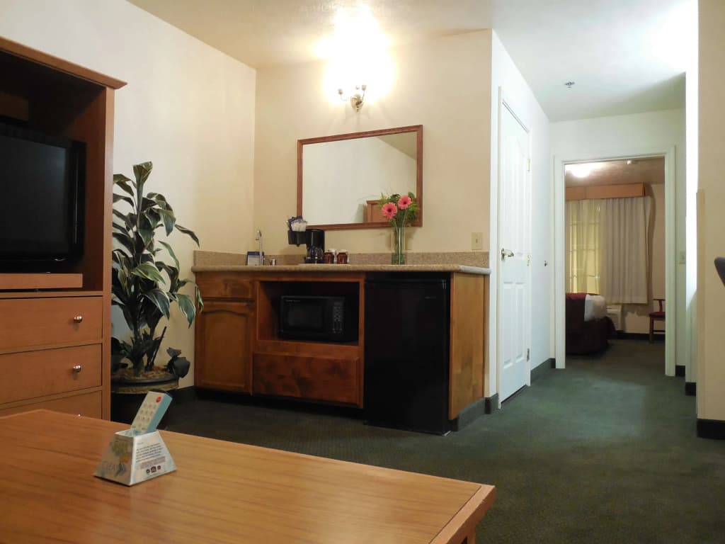 2 Bedrooms Double Suite full double bed