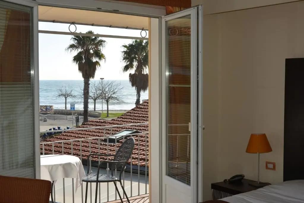 Standard Double room with sea view full double bed