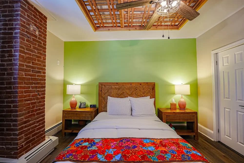 2 Bedrooms Double Suite full double bed