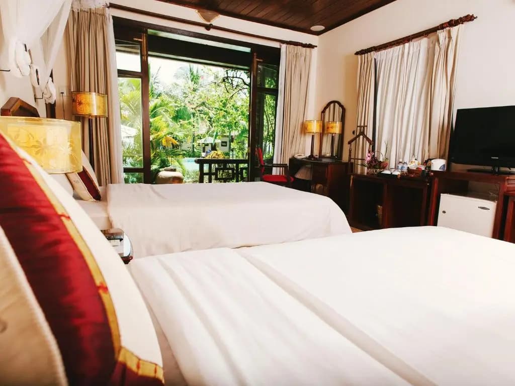 Deluxe Double room with pool view full double bed