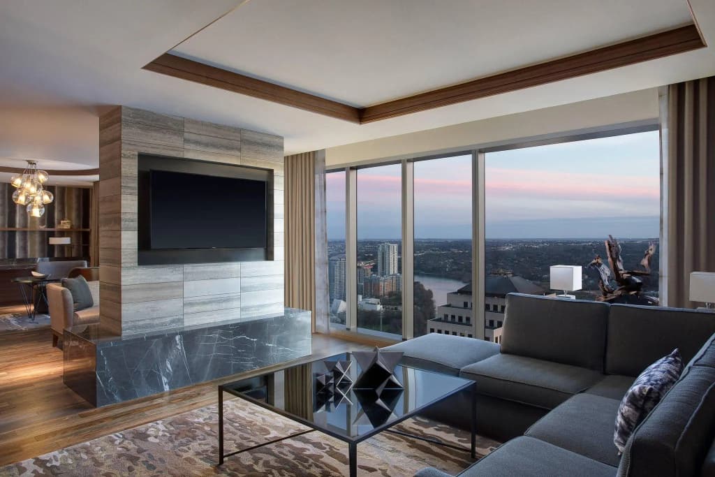 1 Bedroom Presidential Double Suite full double bed