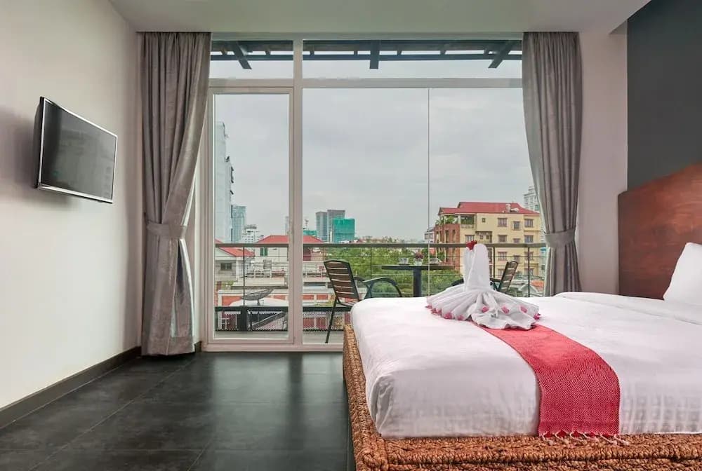 Premium Double room with balcony and with city view full double bed