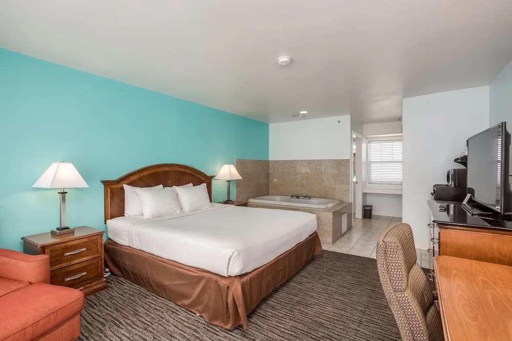 Standard Double room with partial ocean view full double bed