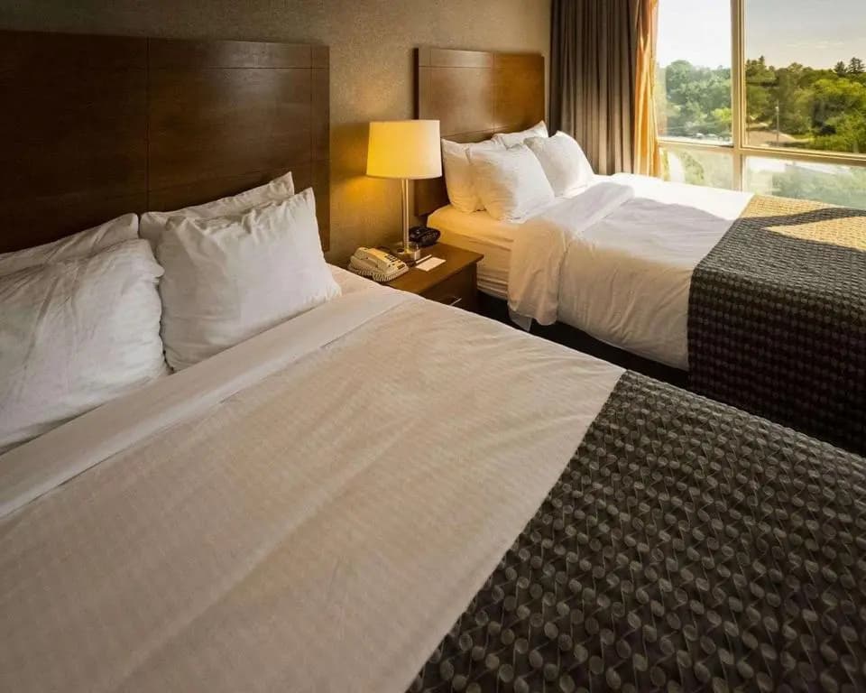 Standard Quadruple room with city view