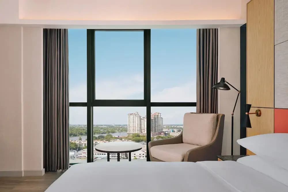 Premier Double room with city view full double bed