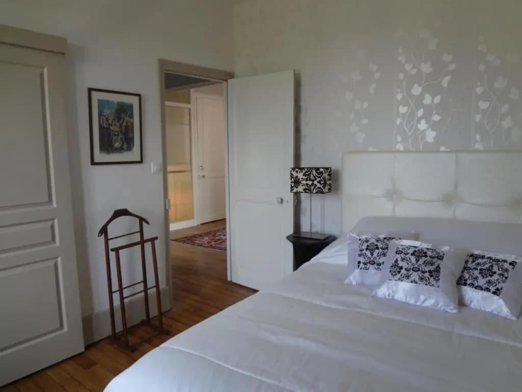 3 Bedrooms Cottage