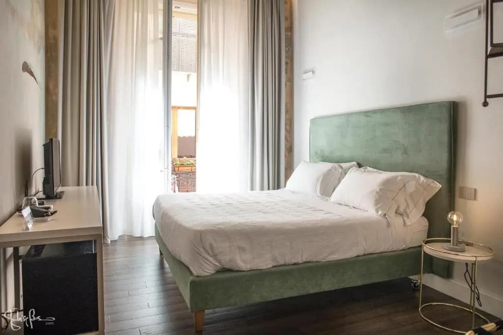Deluxe Double room with balcony full double bed