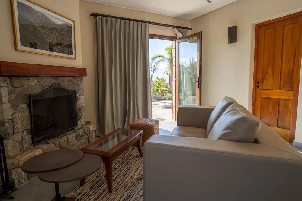 Deluxe Double room with land view full double bed