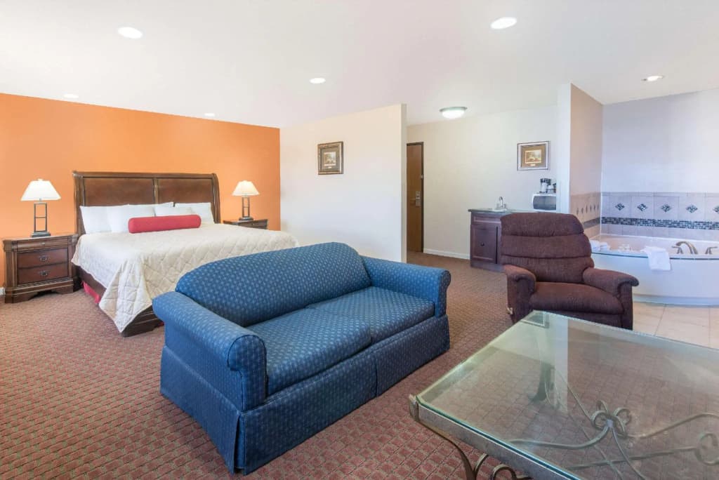 Double Suite full double bed