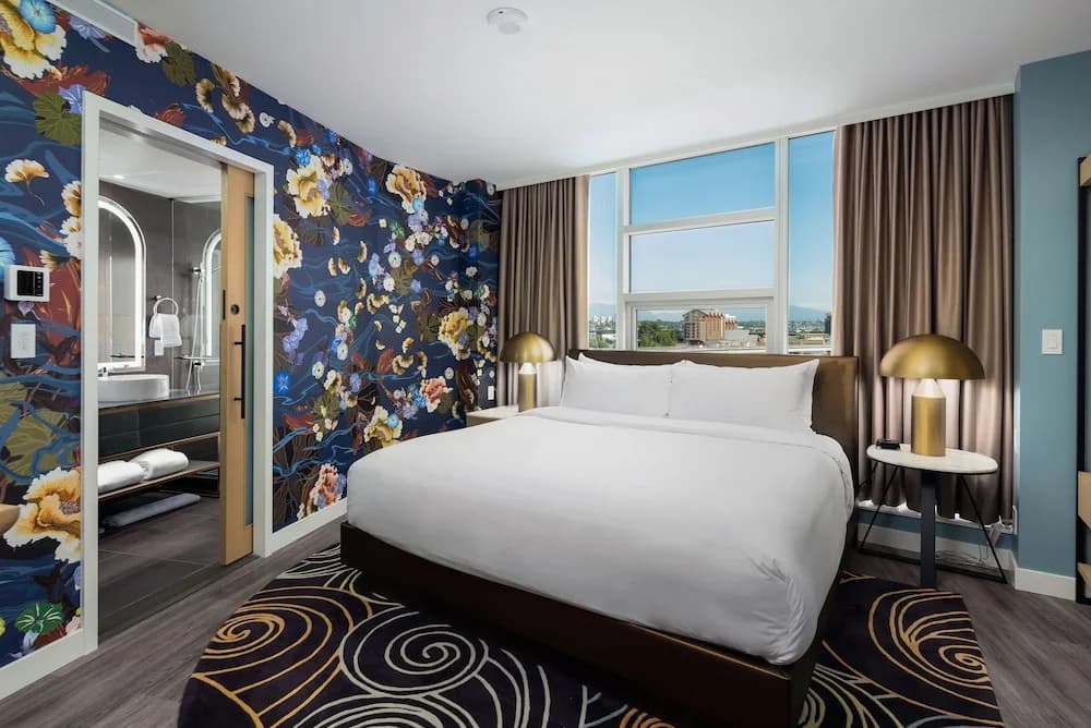 Deluxe Double Suite full double bed
