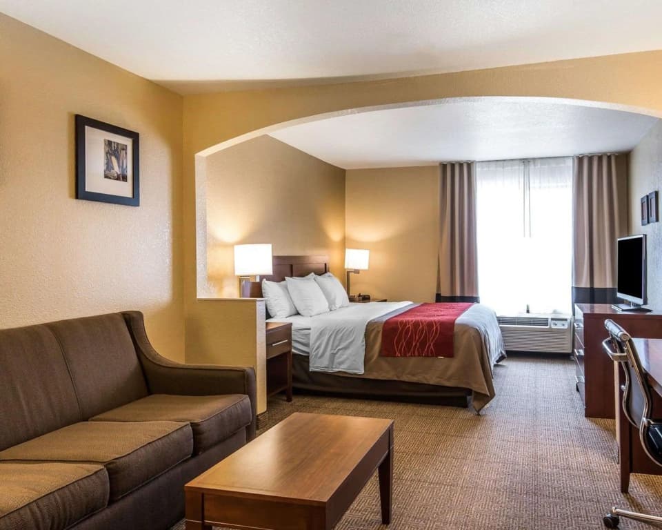 Double Suite full double bed
