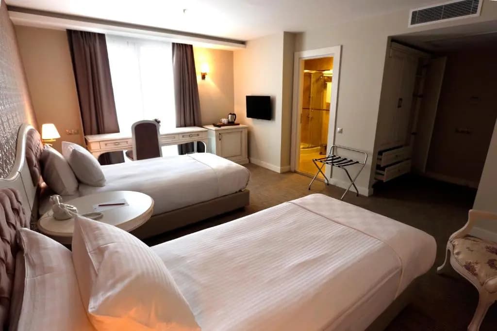 Standard Double room with city view twin beds