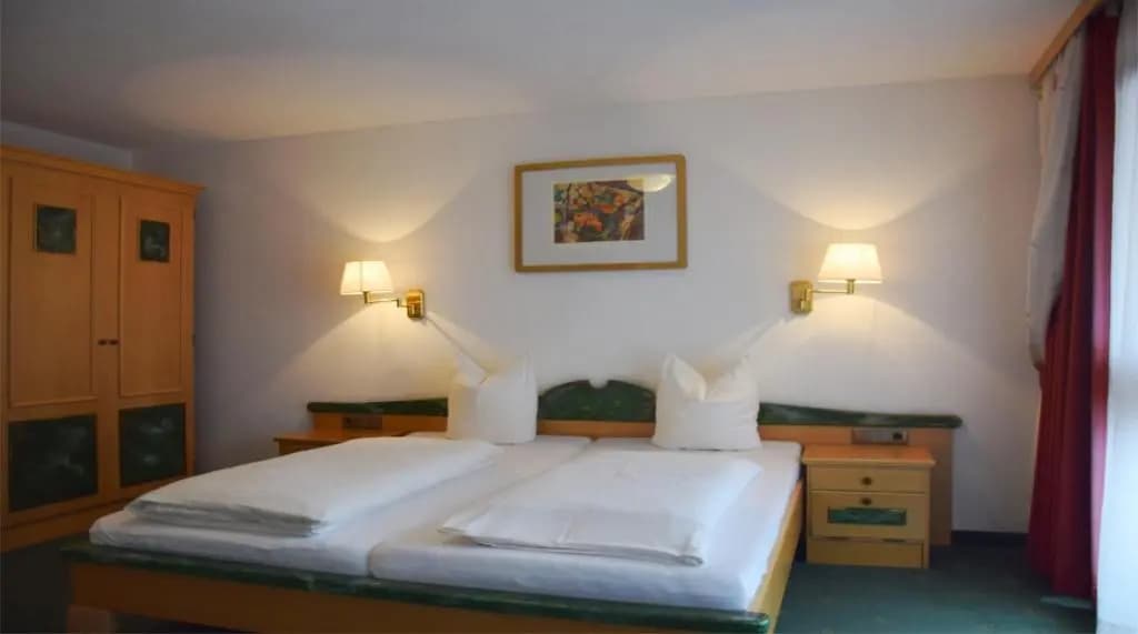 Classic Double room with balcony full double bed