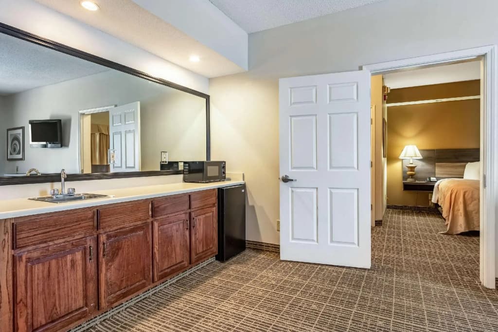 Double Suite full double bed