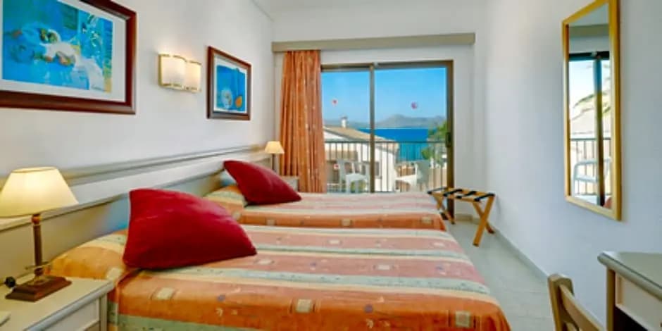 Standard room with balcony and with sea view