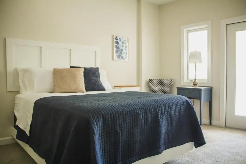 Double Suite full double bed