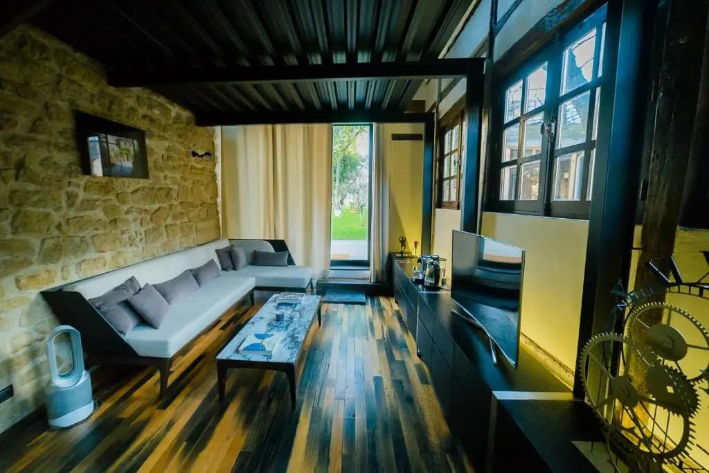 Apartment with garden view