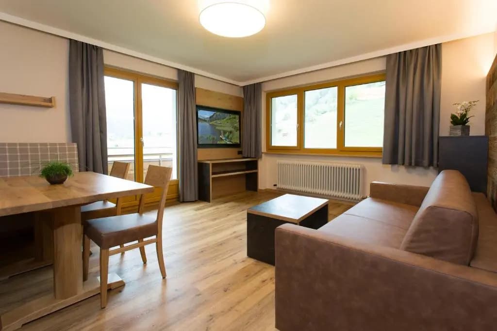 2 Bedrooms Apartment