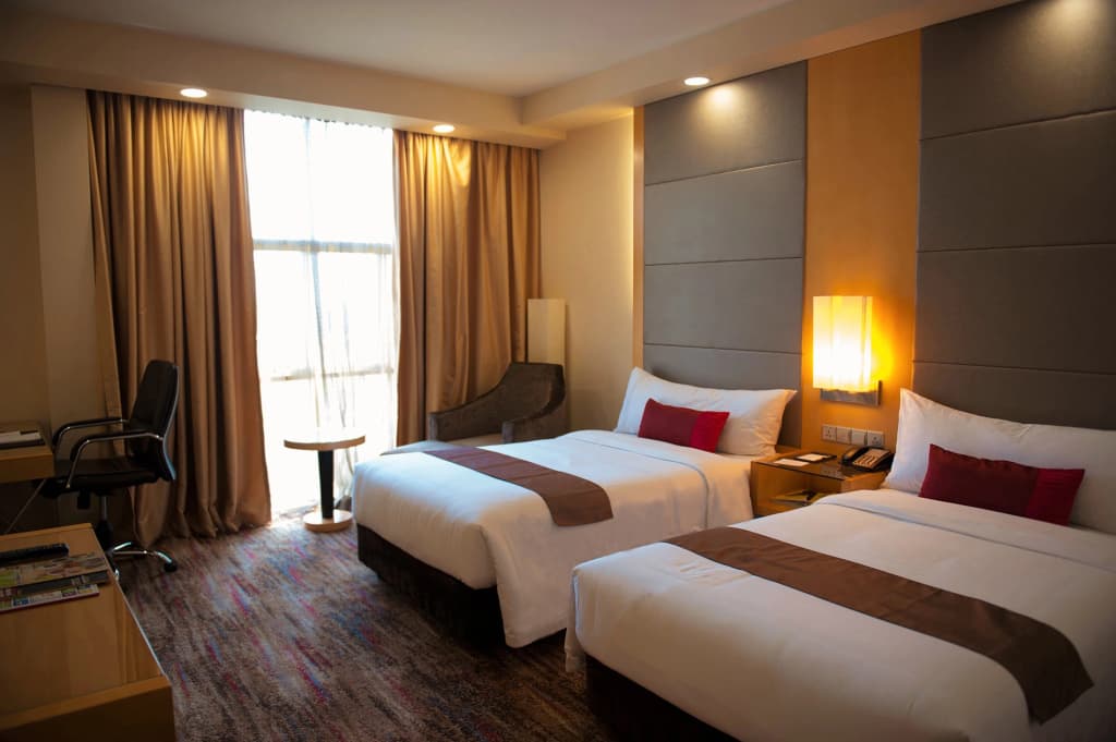 Premier Double room with city view twin beds