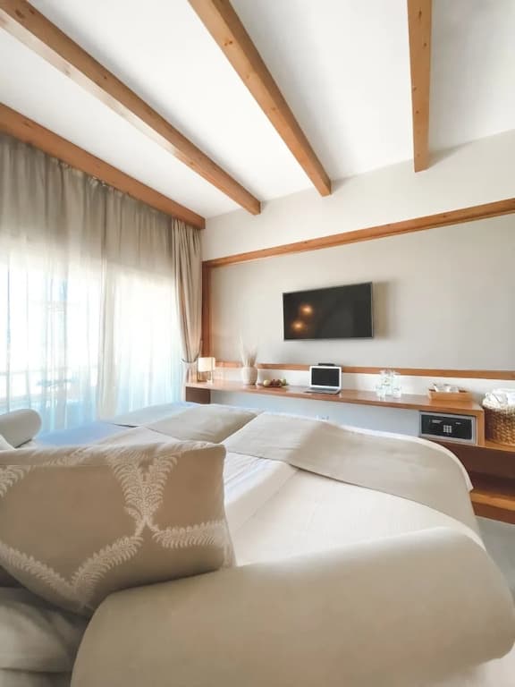 Standard room with balcony and with pool view