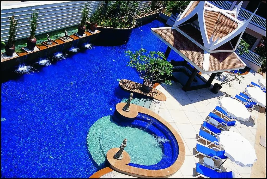 Deluxe Double room with pool view full double bed