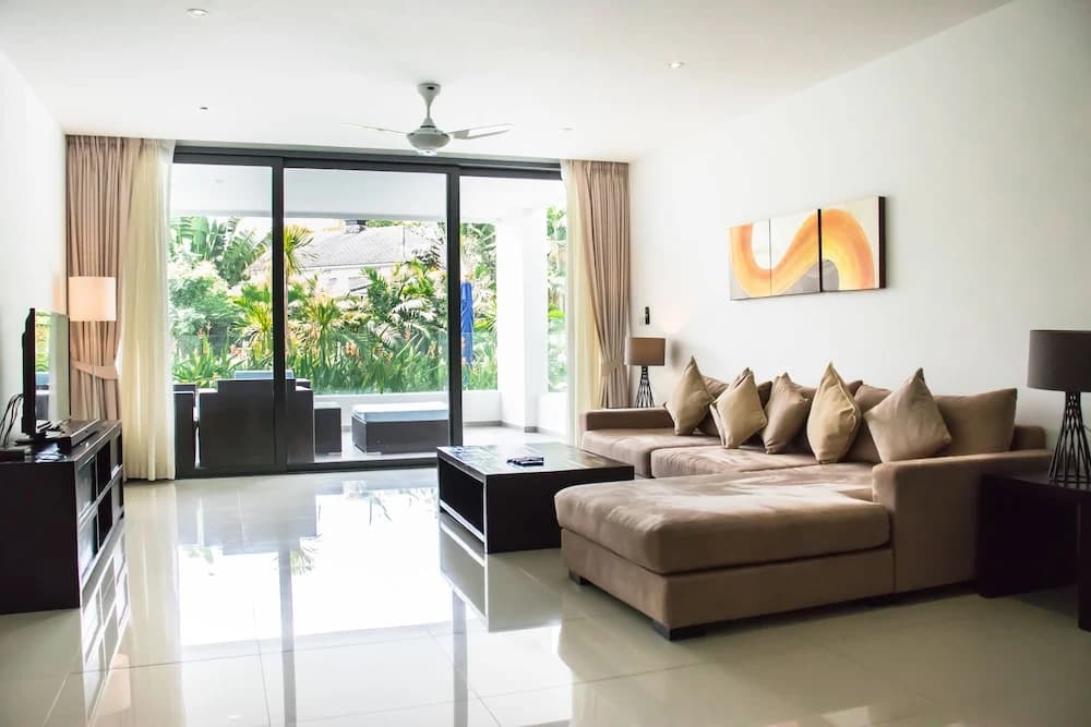 2 Bedrooms Luxury Apartment with pool view