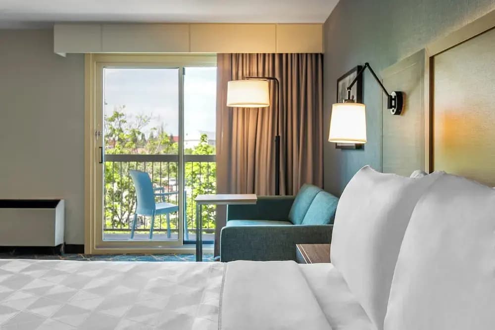 Premium Double room with river view full double bed
