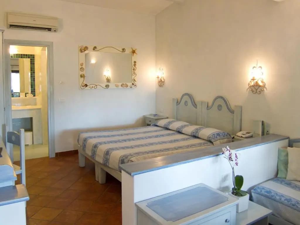 Standard Triple room