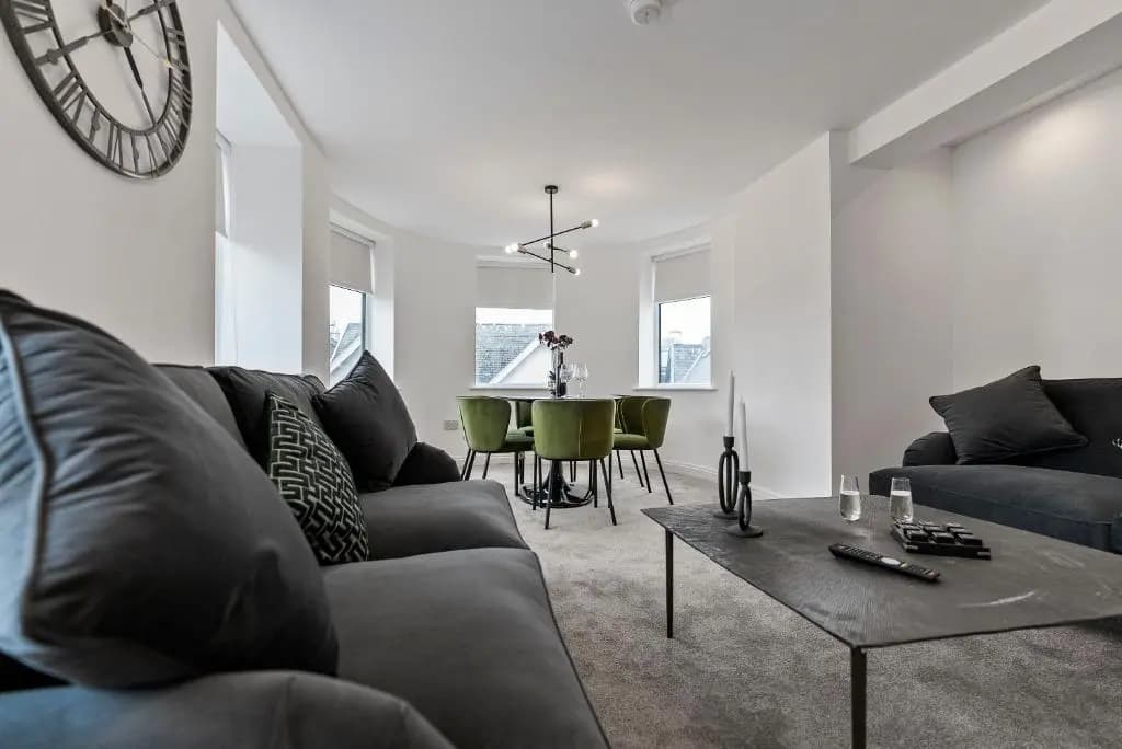 2 Bedrooms Apartment
