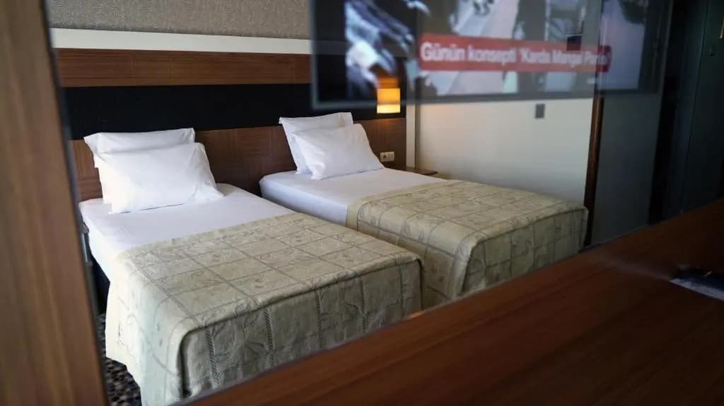 Standard Triple room with partial sea view