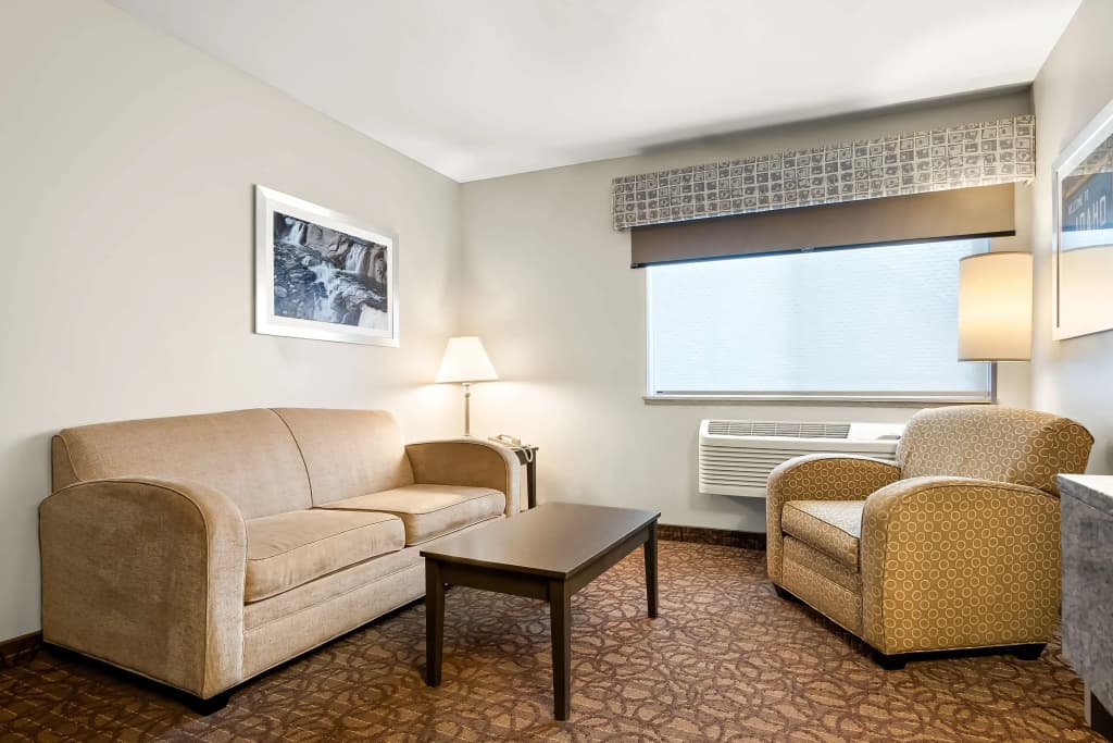 Double Suite full double bed